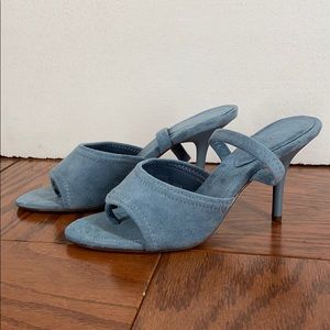 Beautiful blue thong sandal with heel